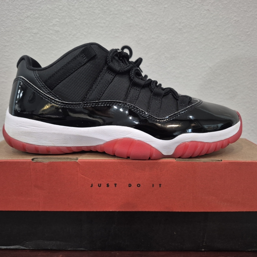 Air Jordan 11 Retro Low Bread Size 9, New Condition - Picture 2 of 7